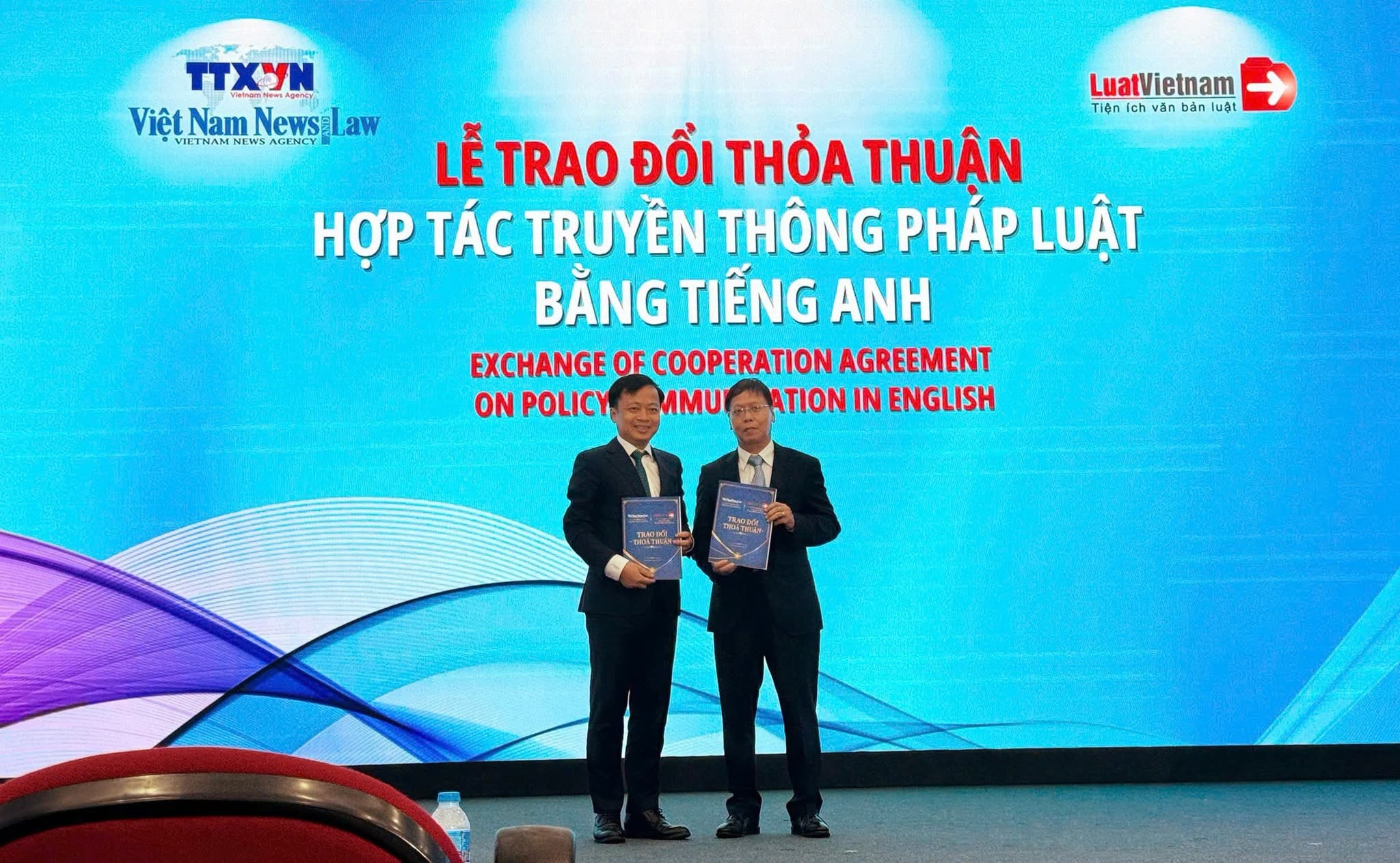 LuatVietnam and Việt Nam News and Law sign agreement on English-language legal media cooperation