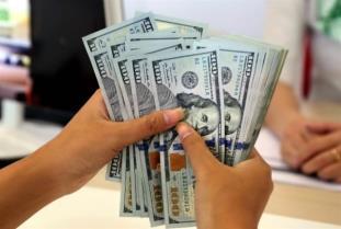 US dollar drops sharply on unofficial market