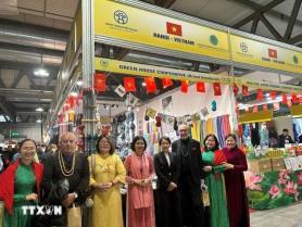 Việt Nam makes impression at Italy handicraft fair
