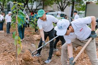 Schneider Electric joins HCM City ward for tree-planting campaign