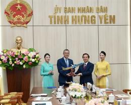 Vietnam Airlines, Hưng Yên Province sign partnership to boost tourism and trade