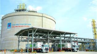 VN-Index hits new high on Vin, oil stocks