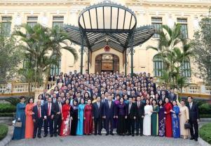 Top leader pledges support for firms, presses tech self-reliance