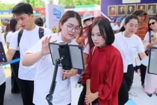 Meta brings online safety programme to Hà Nội