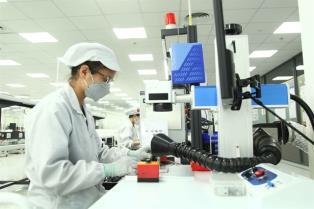 Việt Nams electronics industry faces trade deficit despite strong export growth
