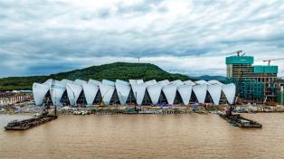 Workers race against rain and time at Phú Quốcs APEC 2027 venues