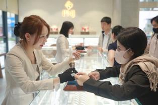 Mini gold sees surging demand ahead of God of Wealth Day