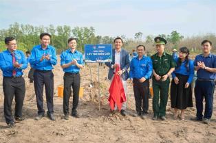 Amway Vietnam launches border bamboo hedge project in Đồng Nai