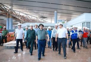 PM sets target to launch Long Thành airport operations by late 2026