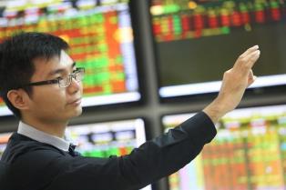 Investor sentiment turns cautious after volatile week