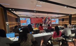 Việt Nams growth to moderate as external risks intensify: ADB