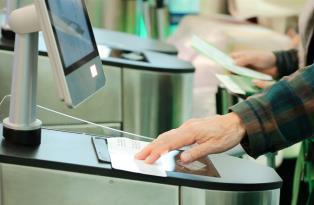 Tax department defends proposed travel ban for those with VNĐ1 million or more in tax debts