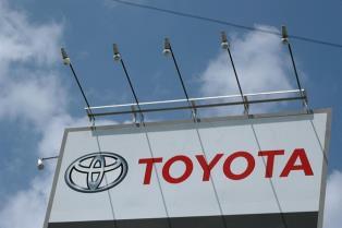 Rising demand for hybrid vehicle lifts Toyota Vietnams April sales