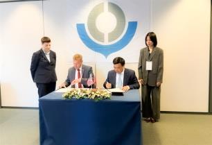 Việt Nam, US sign MoU for real-time customs data exchange