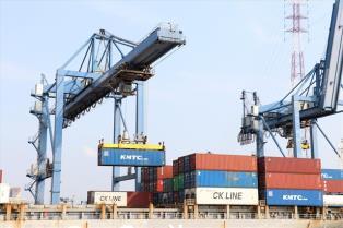 Logistics emerges as new growth engine for Việt Nams marine economy