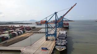 Trade balance swings to 13.8 billion deficit in Jan–May