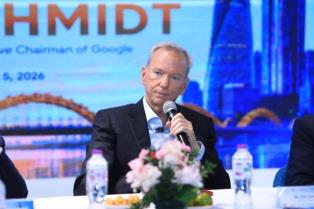 Former Google Chief Eric Schmidt backs Việt Nams AI ambitions during Hà Nội dialogue