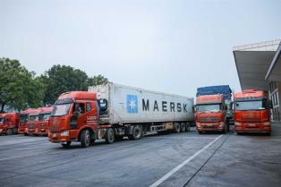 Lào Cai border trade surges, durian exports hit record high