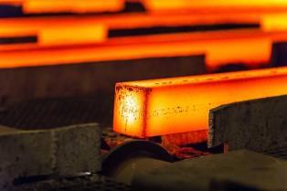 VN-Index struggles to hold 1,800 threshold