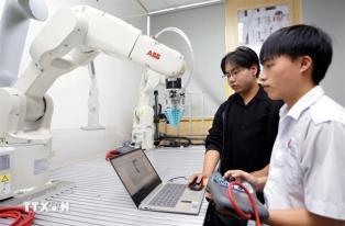 HCM City proposes subsidies to help firms hire AI, chip experts