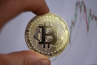 Việt Nam fines crypto traders up to 1,900 for using unlicensed platforms