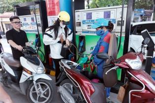 Việt Nam cuts retail fuel prices on August 6