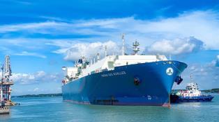 Market ends week higher on oil, gas stocks