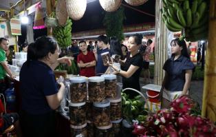 Festival links farm produce, OCOP products, traditional crafts with tourism development
