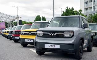 Car buyers look beyond the price tag