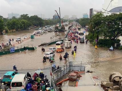 Hà Nội seeks solutions to cope with urban flooding