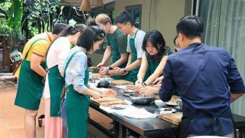 Learning Việt Nam through food