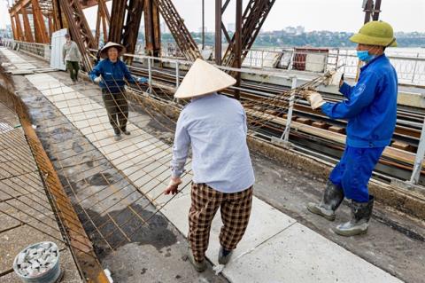 Restoring Hà Nộis iconic bridge