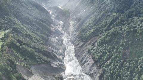 Nepal floods leave hundreds dead