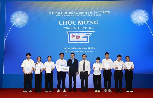 Students to receive VNĐ8.8 billion in Lawrence S. Ting Scholarship Awards
