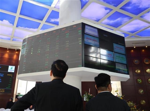 Government tightens penalties for private share and bond offerings