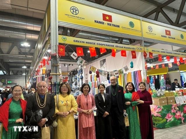 Việt Nam makes impression at Italy handicraft fair
