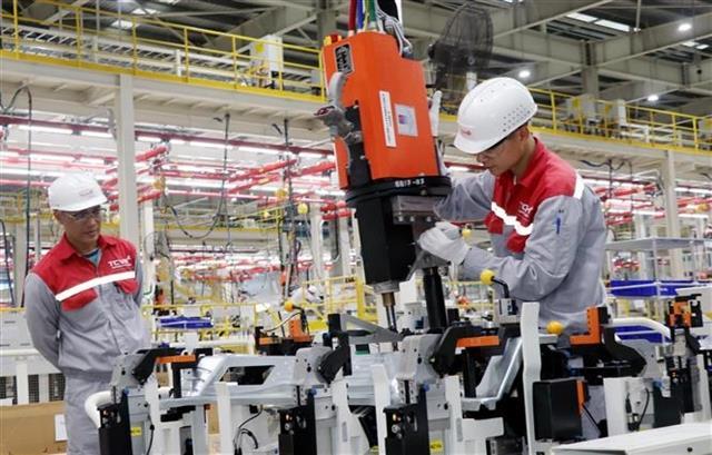 November auto output hits record high as peak buying season nears