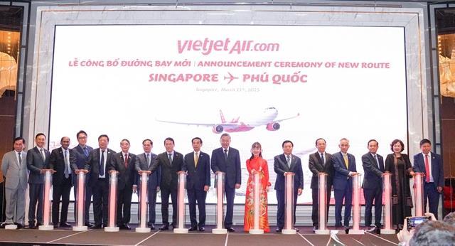 Vietjet launches new intl route, inking 300m aircraft financing agreement