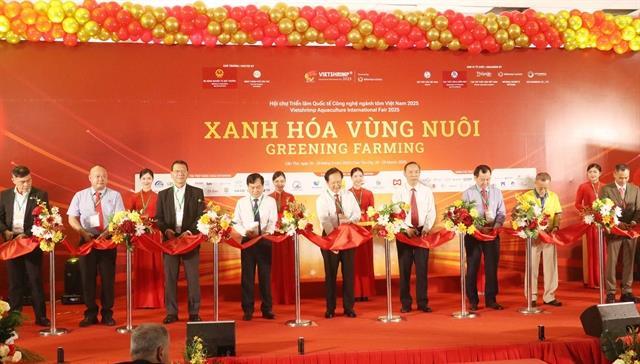 Vietshrimp international aquaculture fair begins, featuring over 200 booths