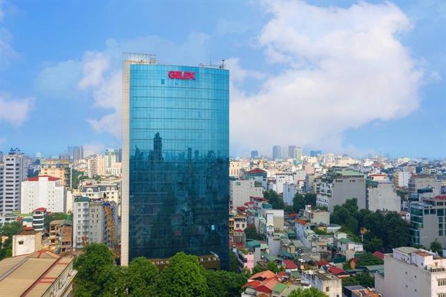 VN-Index retreats below 1,300 points as market starts week on a weak note