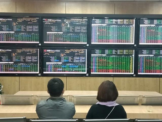 VN-Index may fluctuate near previous peak in first week of June, say experts