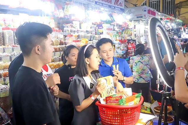 Ministry of Industry and Trade guides traditional traders in digital transformation