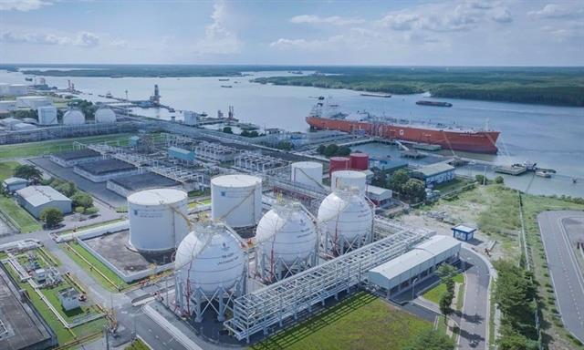 Market ends week with slight decline