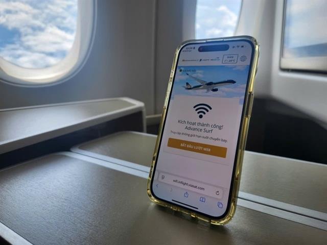Vietnam Airlines launches in-flight internet service

