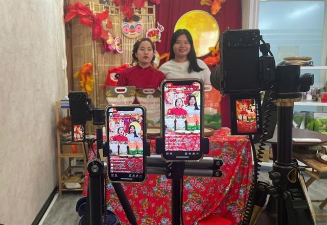 MoIT lifts e-commerce growth forecast to 25.5%
