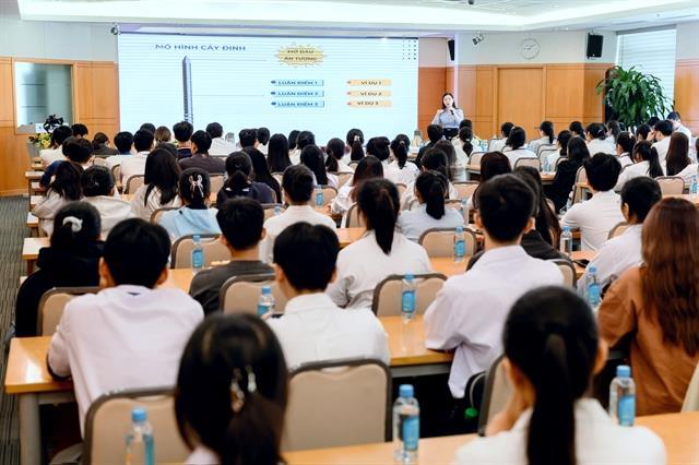 Sacombank commits 164,000 to ‘Nurturing Dreams scholarship programme in 2025