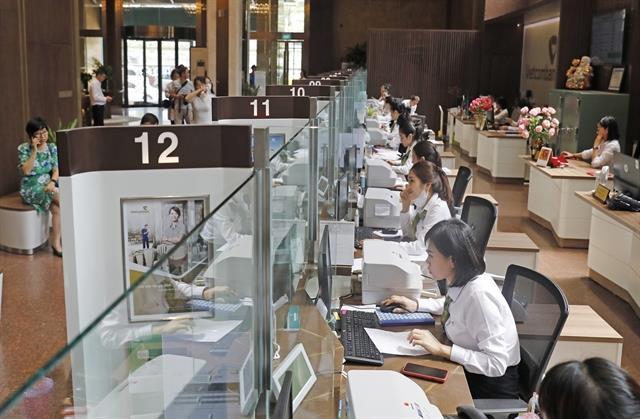 Losses in heavy-weight stocks push VN-Index below 1,700 points