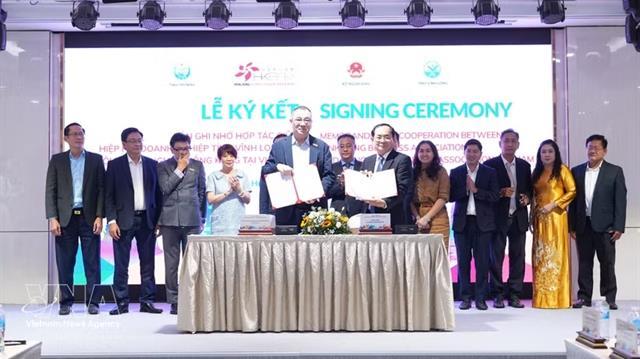 Tây Ninh, Vĩnh Long court stronger partnerships with Chinas Hong Kong