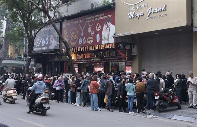 Domestic gold bars tumble 13% as global sell-off rattles local market
