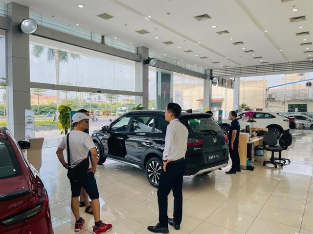 Auto sales fell sharply after Tết holidays